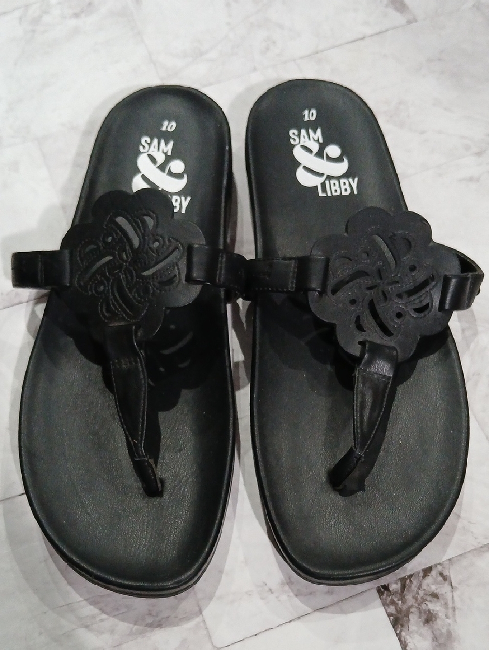 Sam & Libby Black Floral Cutout Thong Sandals
